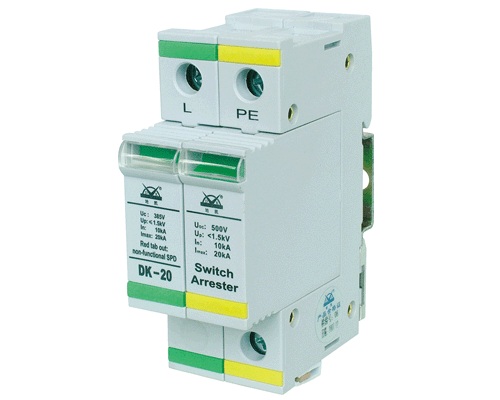 介紹: 本產品適用防雷區域：LPZO區與LPZ1區交界處（B級/Ⅳ類）電源線路的 雷電浪涌防護。 (1)適用于雷電防護等級為A級的電子信息系統電源第一級雷電浪涌防護； (2)模塊化設計，密封性好，安裝接線方便； (3)采用了“3+1”電路結構，適用于TT系統； (4)采用溫控斷路技術，內置過流保護電路，徹底避免火險； (5)具有工作指示、遙信接口及劣化告警指示功能，綠色（正常），紅色（失效）； (6)具有防塵、防腐、防爆、阻燃等功能； (7)高能量SPD、通流量大、漏流小，特別適用于惡劣的雷電環境。   產品的安裝與應用：  （1）保護器應用于主配電系統電源第一級雷電防護，并聯安裝在建筑物總配電柜或配電箱的電源進線端，可采用凱文連接方式； （2）適用于3+1/1+1接線模式下配電箱及重要設備配電箱； （3）適用于交流配電設備的防雷保護，如：通信、電視廣播、計算機房、自動控制、機電設備及所有配電設備的雷電浪涌保護； （4）適于室內運行，如安裝在室外時，必須加裝防水外殼； （5）所有接線必須牢固及可靠電氣聯接； （6）防雷接地應符合防雷規范要求，接地線盡可能粗短且接地電阻應小于10Ω。